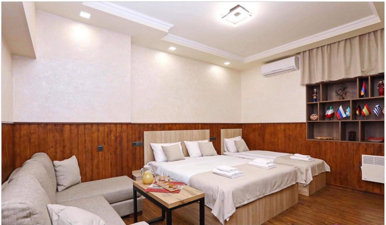 Family Mini-Hotel Martirosyan'S And Tours Erivan Exterior foto