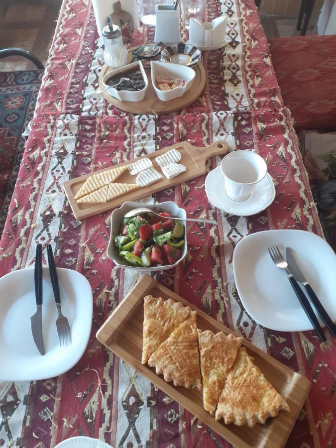 Family Mini-Hotel Martirosyan'S And Tours Erivan Exterior foto
